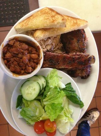 Old Stones Smokehouse & Country Pizza